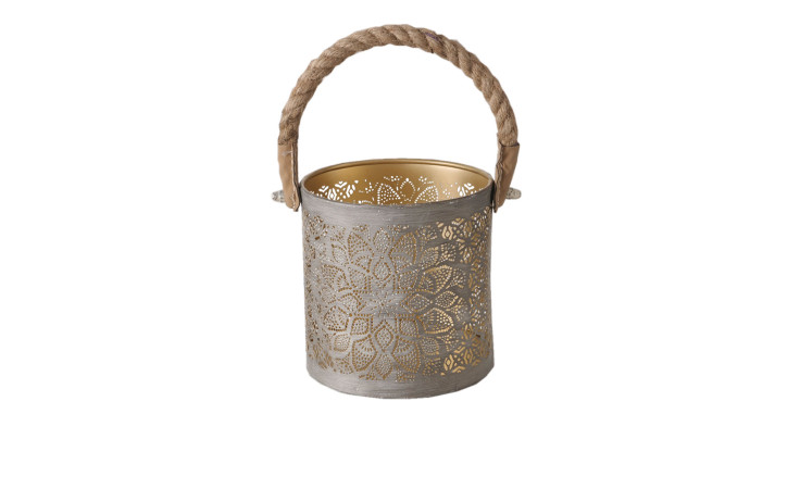 Boltze Windlicht Manala 10 cm: silberfarbenes Metallwindlicht mit ausgeschnittenem Muster und dickem Seilgriff, weiß abgesetzt.