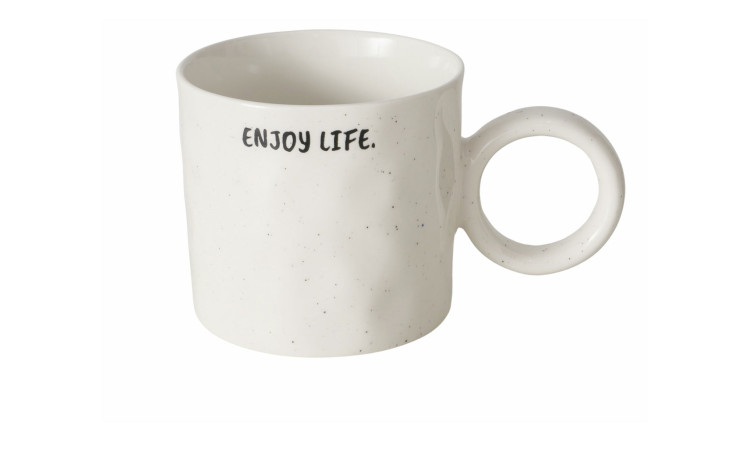 Jumbobecher Enjoy: weißer Keramikbecher, 9 cm hoch, großer runder Henkel, ENJOY LIFE. seitlich schwarz aufgedruckt.