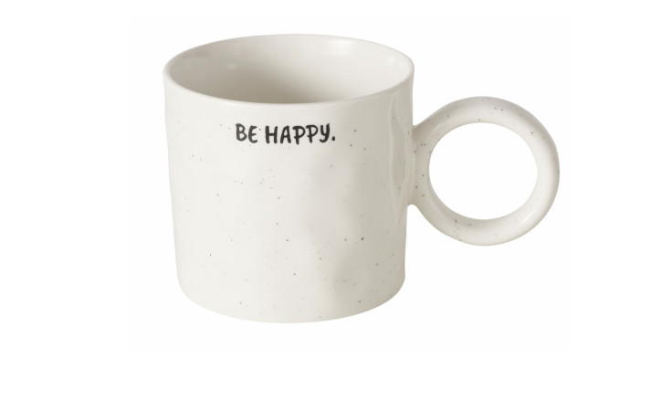 Jumbobecher Be Happy, weißer Keramikbecher, 9 cm Durchmesser, runder Henkel, "BE HAPPY." in Schwarz am Rand.