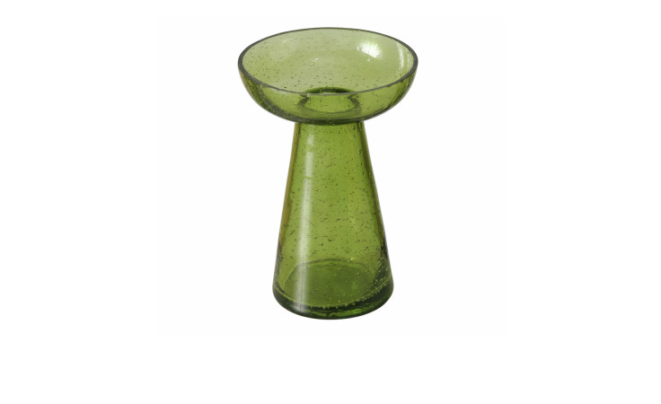 Die Vase (16 cm) ist aus hellgrünem Glas mit einer breiten, flachen Schale und einem hohen Sockel - ideal für Dekorationen auf weißem Hintergrund.