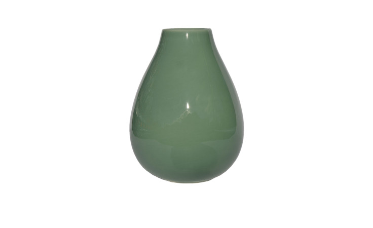 Glänzende salbeigrüne Vase, 18 cm, tropfenförmig mit schmaler Öffnung, auf weißem Hintergrund.