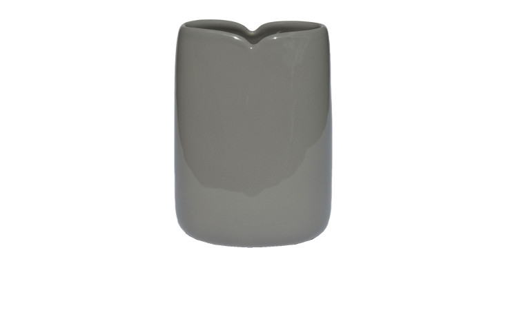 Vase 16 cm Stein: Glänzende graue Keramikvase mit glatter Oberfläche und dezenter herzförmiger Öffnung, auf weißem Hintergrund.