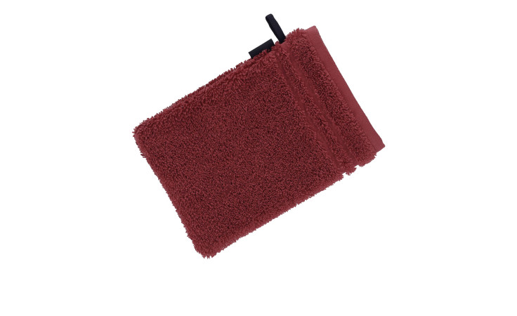 Ein roter Vossen Waschhandschuh Vienna Style Supersoft 16x22cm mit einer Schleife, abgebildet auf weißem Hintergrund.