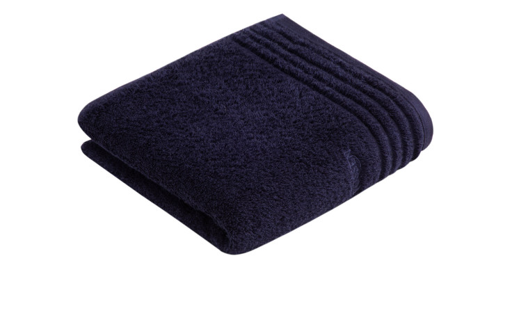 Ein sauber gefaltetes Vossen Handtuch Vienna Style Supersoft 50x100 cm mit dezenter Struktur, auf weißem Hintergrund.