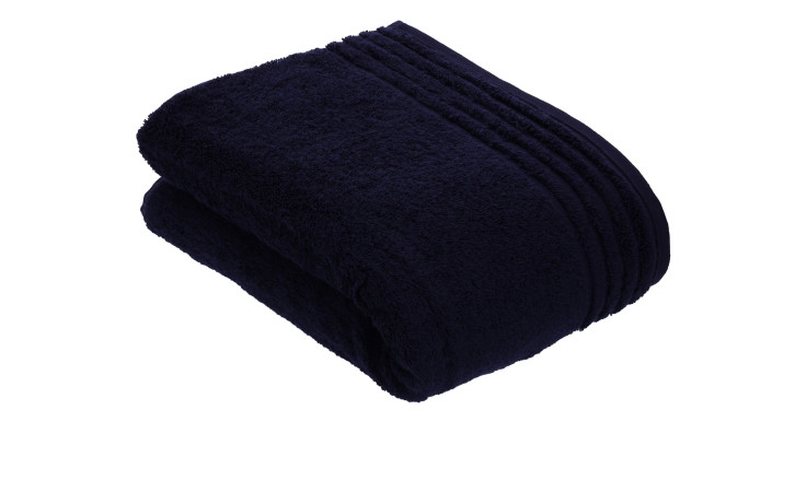 Das Vossen Duschtuch Vienna Style Supersoft 67 x 140 cm in dark navy, fein säuberlich gefaltet auf weißem Grund.