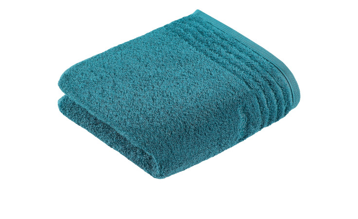 Ein gefaltetes Vossen Handtuch Vienna Style Supersoft 60 x 110 cm, strukturierte Oberfläche, isoliert auf weiß.