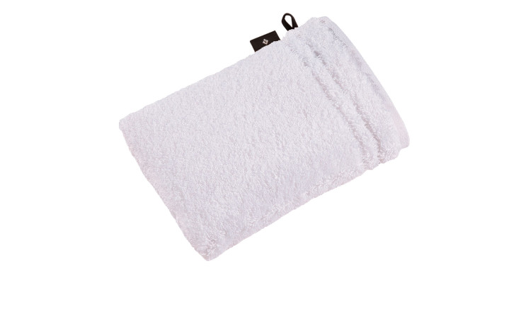 Ein sauber gefalteter Vossen Waschhandschuh Vienna Style Supersoft 16x22 cm, weiß, mit schwarzem Etikett auf weißem Hintergrund.