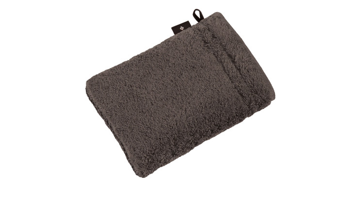 Ein gefalteter Vossen Waschhandschuh Vienna Style Supersoft 16x22 cm mit Anhänger, isoliert auf einem weißen Hintergrund.