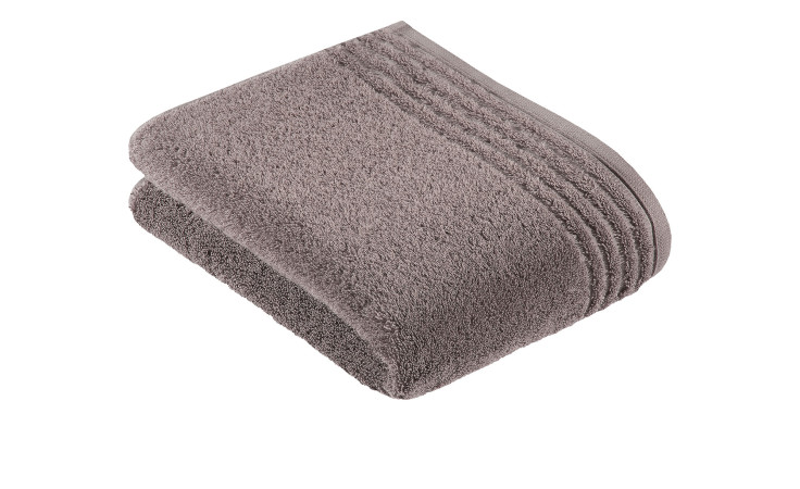 Ein gefaltetes Vossen Duschtuch Vienna Style Supersoft 67x140 cm in grau mit strukturierten Streifen auf weißem Grund.