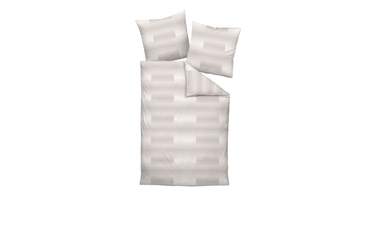 Ein ordentlich gemachtes Bett mit Mako-Satin-Bettwäsche Milano 155 x 200 cm und einem gestreiften weiß-hellgrauen Bettbezug, Ansicht von oben.