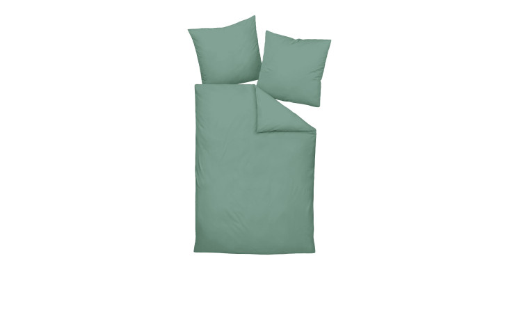 Satin-Bettwäsche 135x200 cm in Salbeigrün mit zwei Kissenbezügen auf weißem Hintergrund.