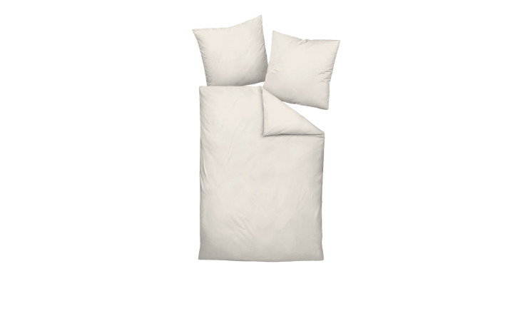 Draufsicht auf eine cremefarbene Makosatin-Bettdecke und zwei Satin-Kissenbezug Colors 40 x 60 cm auf weißem Hintergrund.