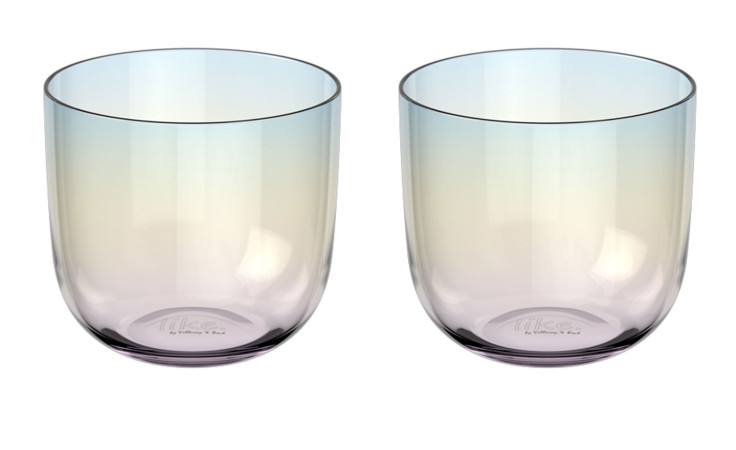 Zwei Wasserglas 2er-Set Like Pearl von Villeroy & Boch mit dezentem Glanz, nebeneinander auf weißem Grund.