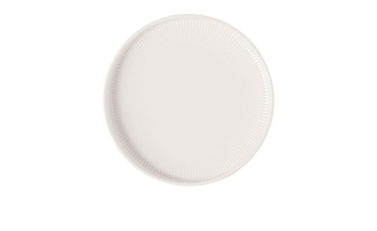 Der Brotteller Afina 17 cm ist ein schlichter, runder Teller aus weißem Knochenporzellan mit dezenten Rillen auf weißem Grund.