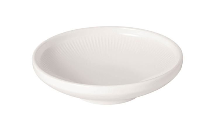 Das Schälchen Afina 13 cm ist eine schlichte weiße Bone China Schale mit leicht erhöhtem Rand auf weißem Grund.