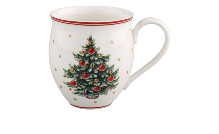 Becher Toy's Delight 440 ml in weiß mit Tannenbaum-Motiv.