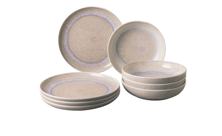Das Villeroy & Boch Tafelservice Perlemor 8-tlg. besteht aus beigen Tellern und Schalen mit dezenten blauen Ringen auf Weiß.