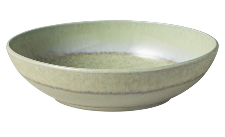 Die Schale Perlemor 26 cm von Villeroy & Boch ist eine runde, grüne Porzellanschale mit sanftem Farbverlauf und erhöhtem Rand.