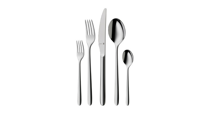 WMF Besteck-Set Flame Plus 30-tlg: Zwei Gabeln, ein Messer, ein Esslöffel, ein Teelöffel auf Weiß.