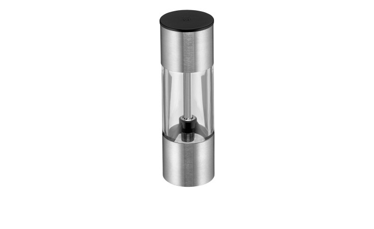 Die WMF Mini-Gewürzmühle 11 cm ist eine moderne, silberfarbene Edelstahl- und Glas-Pfeffermühle auf Weiß.