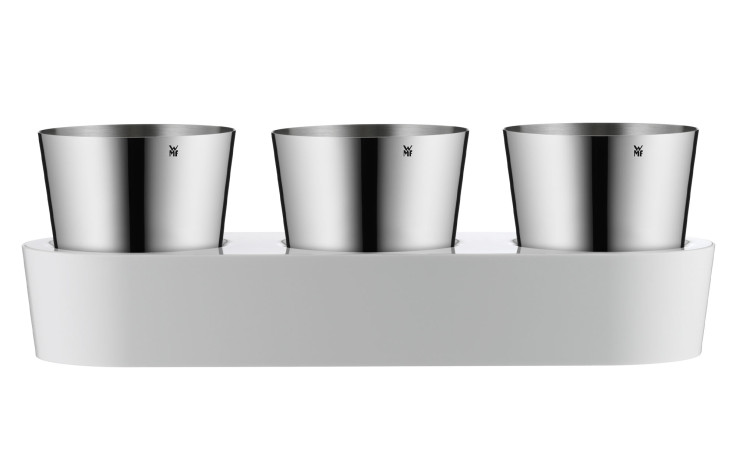 WMF Kräutergarten Gourmet 3-tlg.: Drei Edelstahltassen auf einem schlichten weißen Halter, in einer Reihe angeordnet.