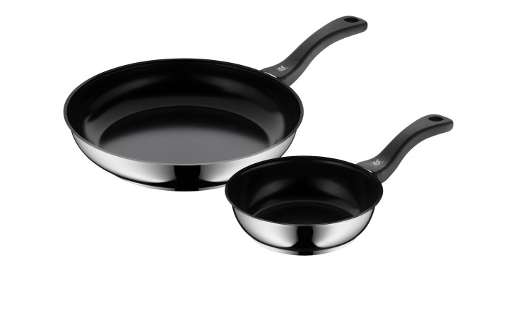 WMF Pfannen-Set Devil 2-tlg: Zwei silberfarbene Edelstahlpfannen mit schwarzer Antihaftbeschichtung und Griffen.