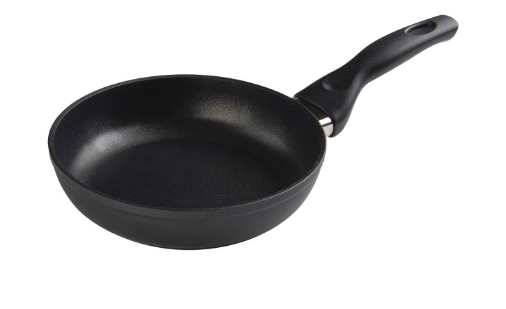 Zwilling Bratpfanne Panarea 20 cm, schwarz, Aluminium, Antihaft, gebogener Griff, auf weißem Hintergrund.