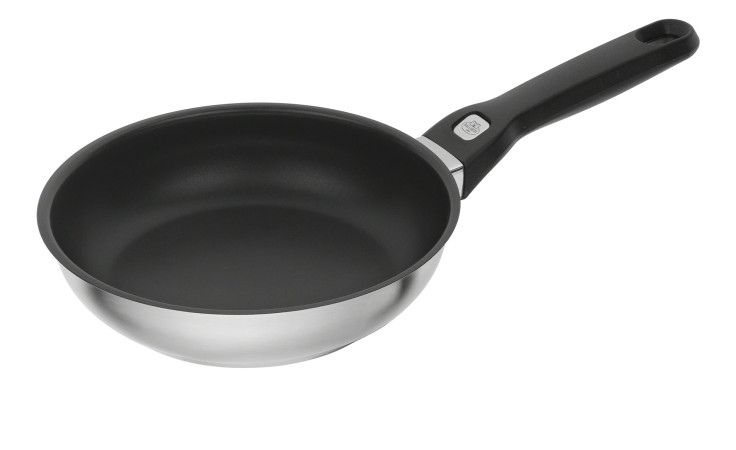 Zwilling Bratpfanne Pesaro 20 cm aus silberfarbenem Edelstahl mit schwarzer Antihaftfläche und langem Griff.