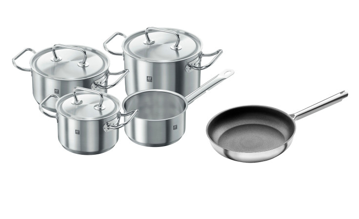 Das Zwilling Kochtopf-Set Twin Classic 5tlg. enthält Edelstahl-Töpfe und eine silberfarbene Pfanne mit Griffen und Deckeln.