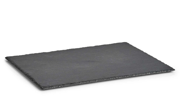 Servierplatte 40 x 30 cm mit rauen, natürlichen Kanten auf weißem Hintergrund.