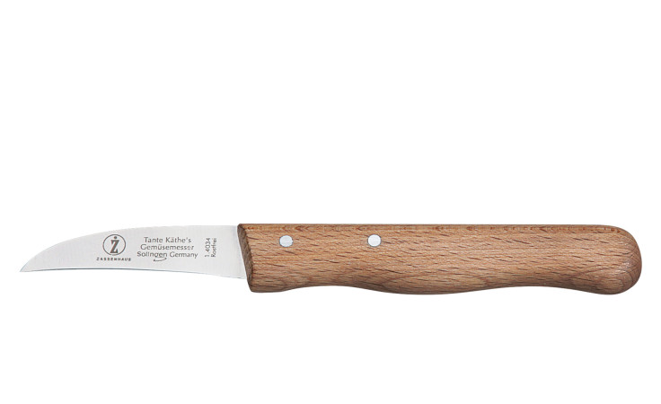 Das Gemüsemesser Tante Käthe 15 cm ist ein kleines Schälmesser mit einem Holzgriff und einer kurzen, gebogenen Klinge aus rostfreiem Stahl.