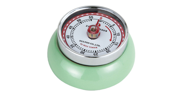 Ein mintgrüner Küchentimer Speed, 7 cm, auf 55 Min. eingestellt, mit schwarzen und roten Zahlen auf weißem Zifferblatt.