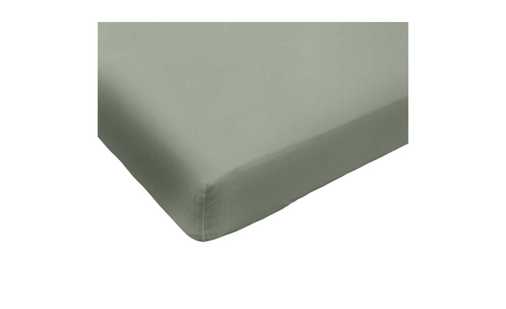 Feinjersey-Spannbettlaken ProNight 100x200 cm in Salbeigrün aus Naturfaser, am Matratzen-Eck präsentiert.