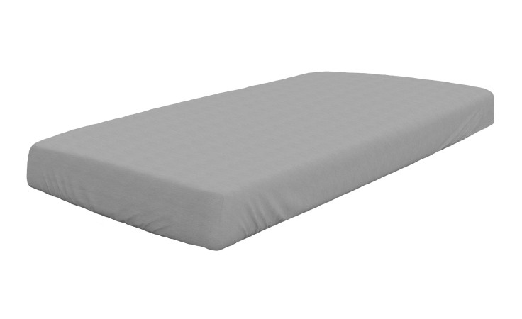 Eine silbergraue Feinbiber-Spannbettlaken Dormisette 180x200 cm bedeckt eine rechteckige Matratze auf weißem Grund.