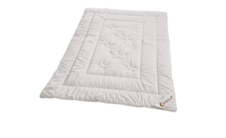 Ein weißes Schlafmond Duo-Steppbett Der kleine Prinz 135x200 cm mit Ziernaht und Ecketikett Misch-Naturfaser-Vlies.