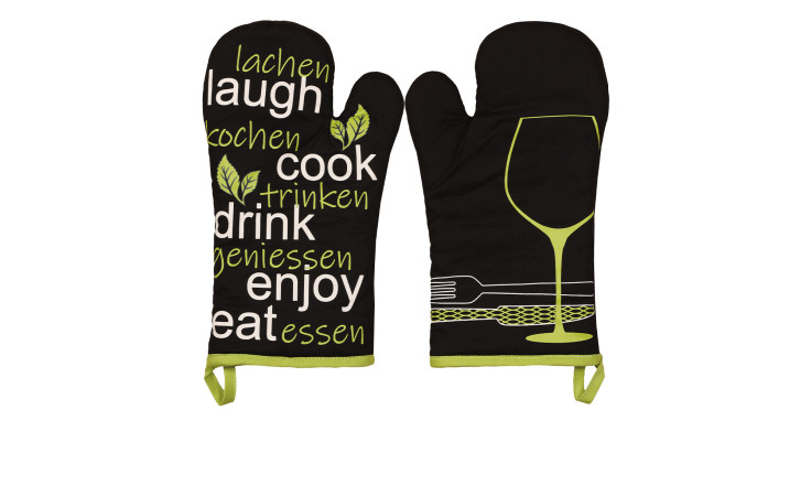 Zwei schwarze Ofenhandschuhe Enjoy, 18x30 cm, mit grünem Rand, bunten Worten, Blättern und Weinglas.