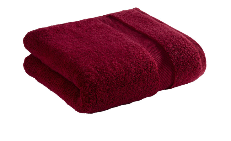 Casa Nova Handtuch 50 x 100 cm: Ein gefaltetes, bordeauxfarbenes Handtuch mit strukturierten Streifen auf weißem Grund.