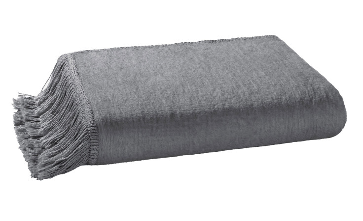 Ein gefalteter Casa Nova Sesselläufer 50 x 200 cm mit Fransen, abgebildet auf einem weißen Hintergrund.