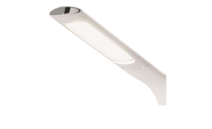 Eine Nahaufnahme der Casa Nova LED-Schreibtischleuchte Swing aus weißem Kunststoff mit Chromakzent und gebogenem Design.