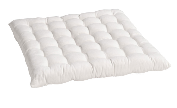 Das Casa Nova Sitzkissen Bobby 40 x 40 cm ist ein weißes, quadratisches Kissen mit gesteppter Optik und plüschiger Baumwollfüllung.