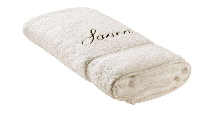 Ein gerolltes Casa Nova Saunatuch 70 x 200 cm, weiß mit "Sauna"-Stickerei, abgebildet auf weißem Hintergrund.