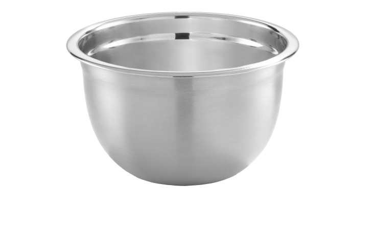 Die Bongusto Metall-Salatschüssel 9,6 x 18 cm hat ein silbernes Finish, eine abgerundete Basis und eine glatte, reflektierende Oberfläche.