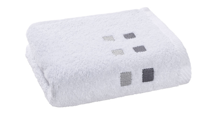 Casa Nova Gästetuch Quattri 30x50 cm, weiß mit fünf aufgestickten grau-schwarzen Quadraten auf weißem Hintergrund.