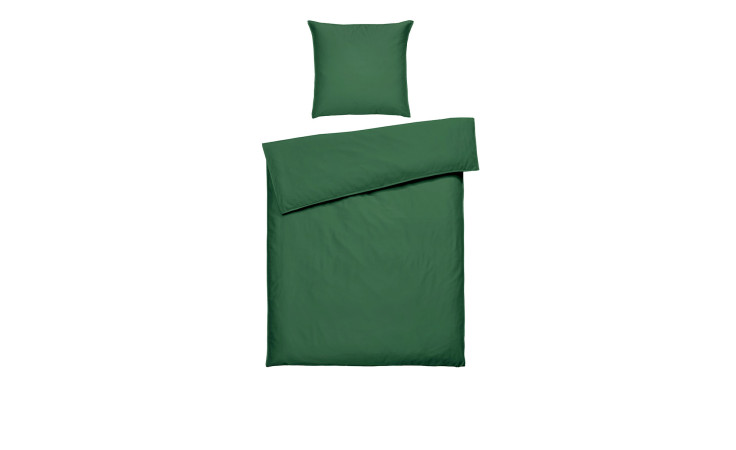 Satin-Bettwäsche 135 x 200 cm mit passendem Kissenbezug auf weißem Hintergrund, Bettdecke oben leicht gefaltet.