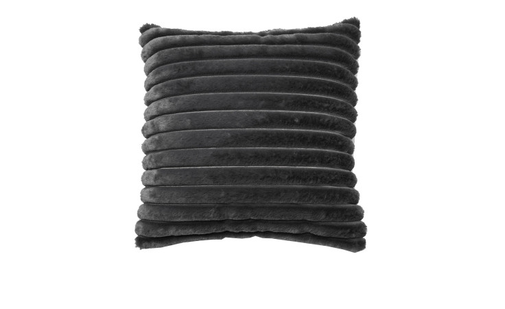 Das Kissen geriffelt 50 x 50 cm ist ein grau geripptes Plüschkissen mit weicher Polyesterfüllung auf weißem Untergrund.