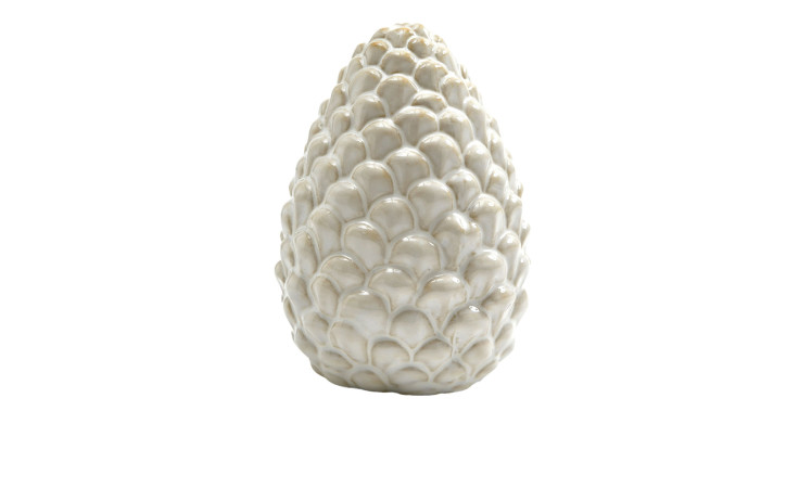 Ein glänzend weißer Tannenzapfen 13 cm Porzellan Ornament geformt wie ein Tannenzapfen, auf einem schlichten weißen Hintergrund.