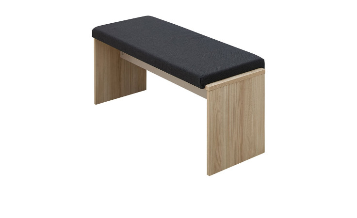 Bank Inka in Riva Eiche Nachbildung mit anthrazitfarbenem Kissen schräg von der Seite.