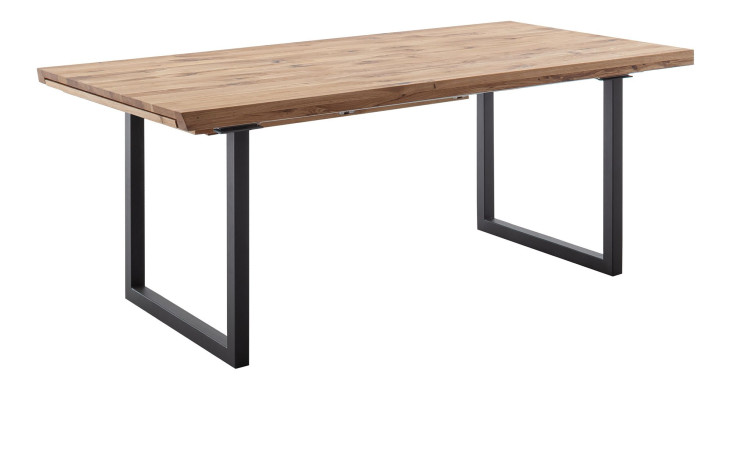 Esstisch Brooklyn mit einer Massivholz-Tischplatte in Wildeiche und einem schwarzen Metallgestell.