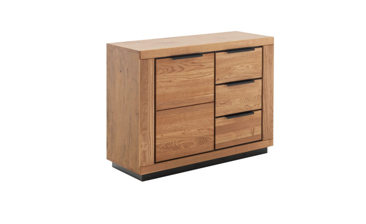 Kommode Grazia: Hellbraunes Holz, 107 cm breit, 3 Schubladen, Schrank, schwarze Griffe und Sockel.
