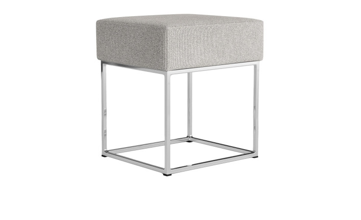 Nachttisch Tokio Square – gepolsterter Hocker mit hellgrauer, strukturierter Sitzfläche und minimalistischem Chromgestell.